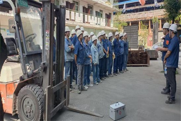 隆山科峰公司開(kāi)展特種設(shè)備事故應(yīng)急演練1.jpg