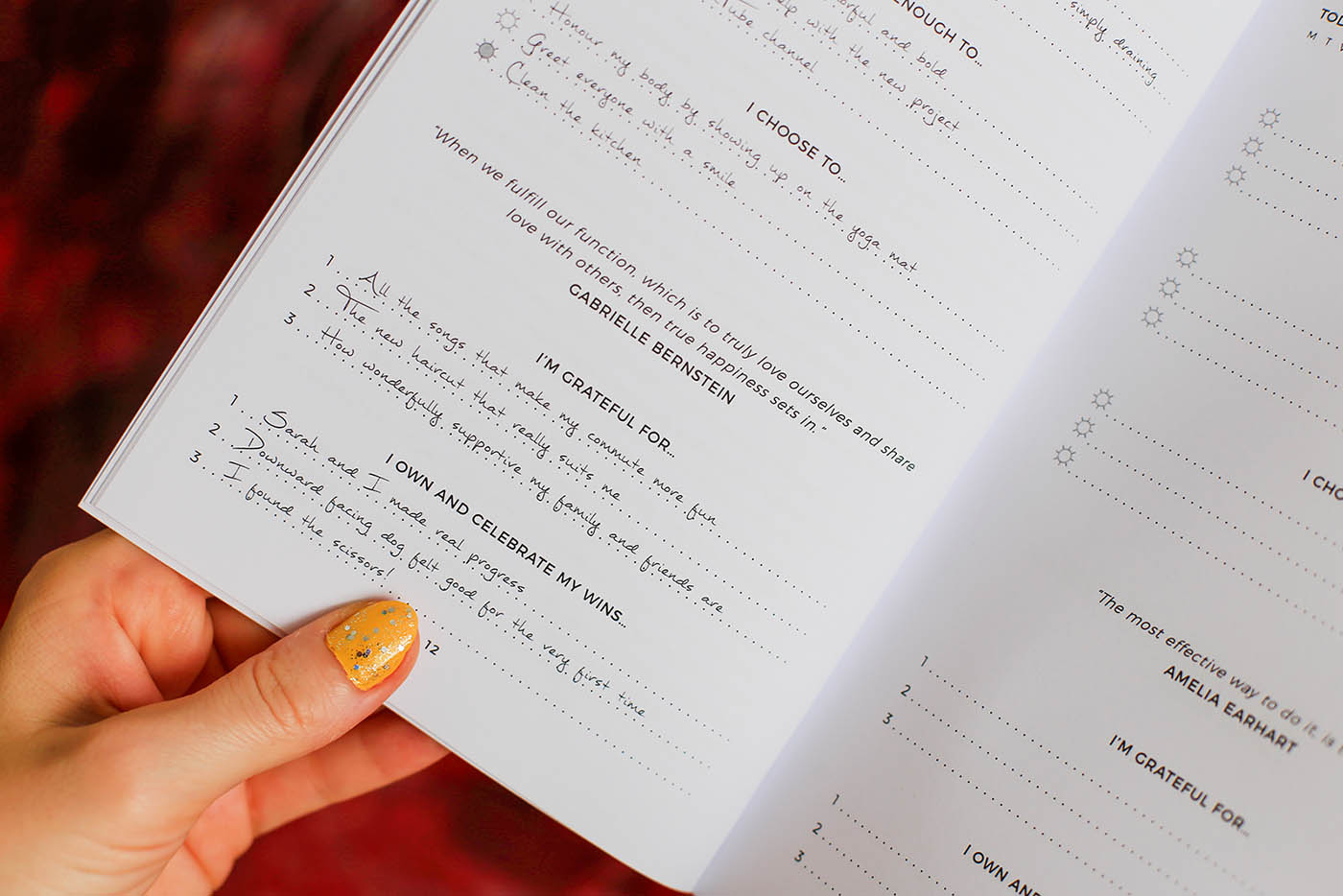 Journaling is a powerful keystone habit. I designed The Sunny Journal for busy women just like you. All you need are a couple of minutes in the morning and another couple of minutes in the evening. Find out more after the click.